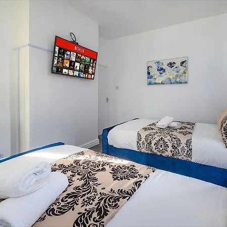 75Cr - Stylish 4-Bedroom House In Holbeck Leeds (West Yorkshire)