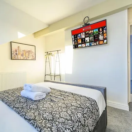 75Cr - Stylish 4-Bedroom House In Holbeck *