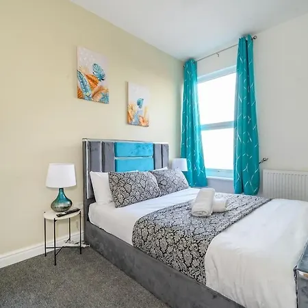 75Cr - Stylish 4-Bedroom House In Holbeck * Leeds (West Yorkshire)