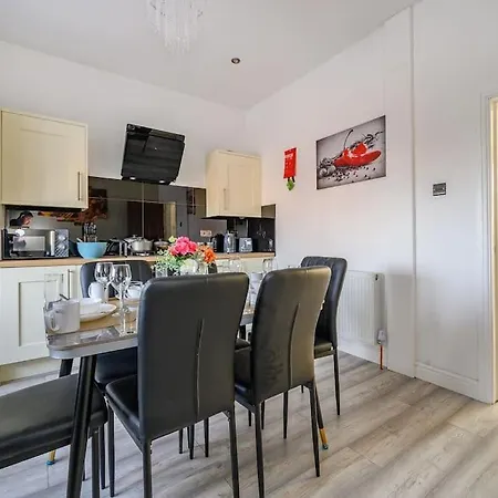 Apartment 75Cr - Stylish 4-Bedroom House In Holbeck Leeds (West Yorkshire)