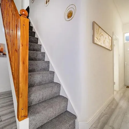 75Cr - Stylish 4-Bedroom House In Holbeck