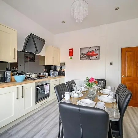 Apartment 75Cr - Stylish 4-Bedroom House In Holbeck *