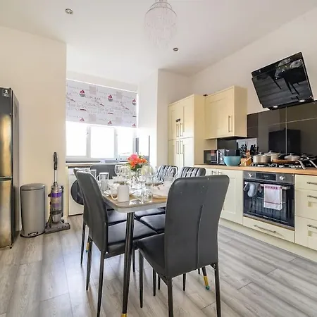 Apartment 75Cr - Stylish 4-Bedroom House In Holbeck Leeds (West Yorkshire)