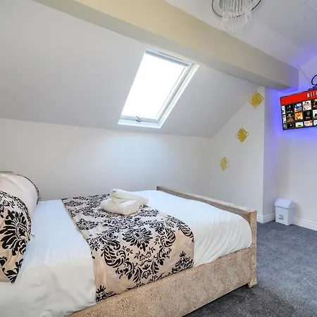 75Cr - Stylish 4-Bedroom House In Holbeck