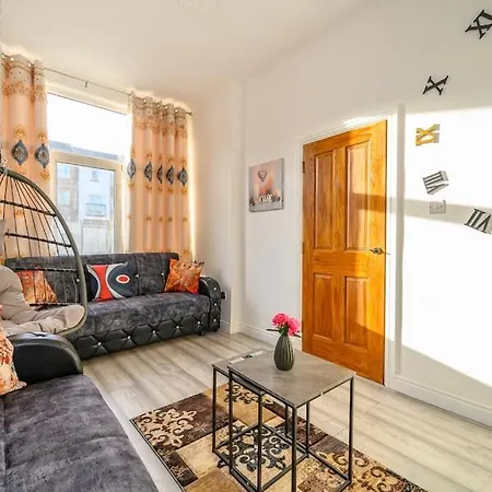 75Cr - Stylish 4-Bedroom House In Holbeck