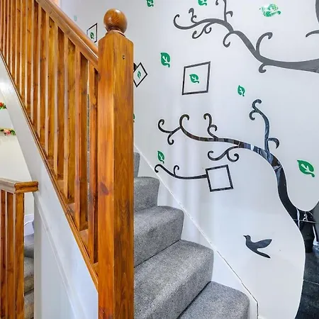 75Cr - Stylish 4-Bedroom House In Holbeck Leeds (West Yorkshire)