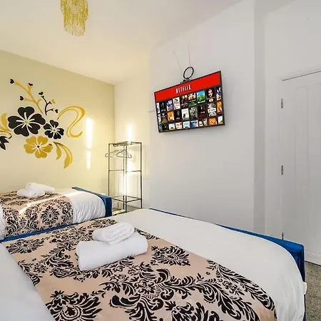 75Cr - Stylish 4-Bedroom House In Holbeck